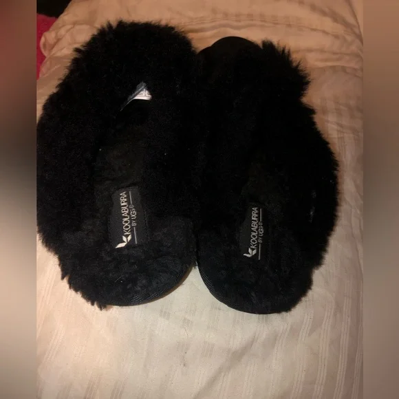 NWOT UGG black fluffy slippers koolaburra - Picture 5 of 7